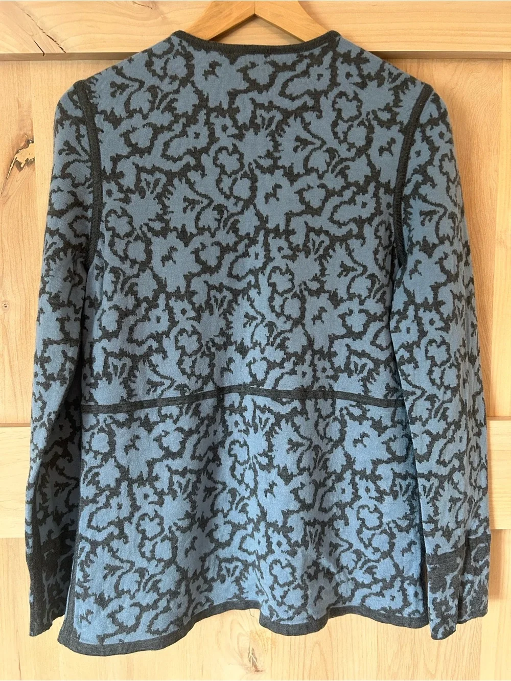 Pendleton Women’s Blue charcoal Patterned 100% merino wool Zip cardigan, Large